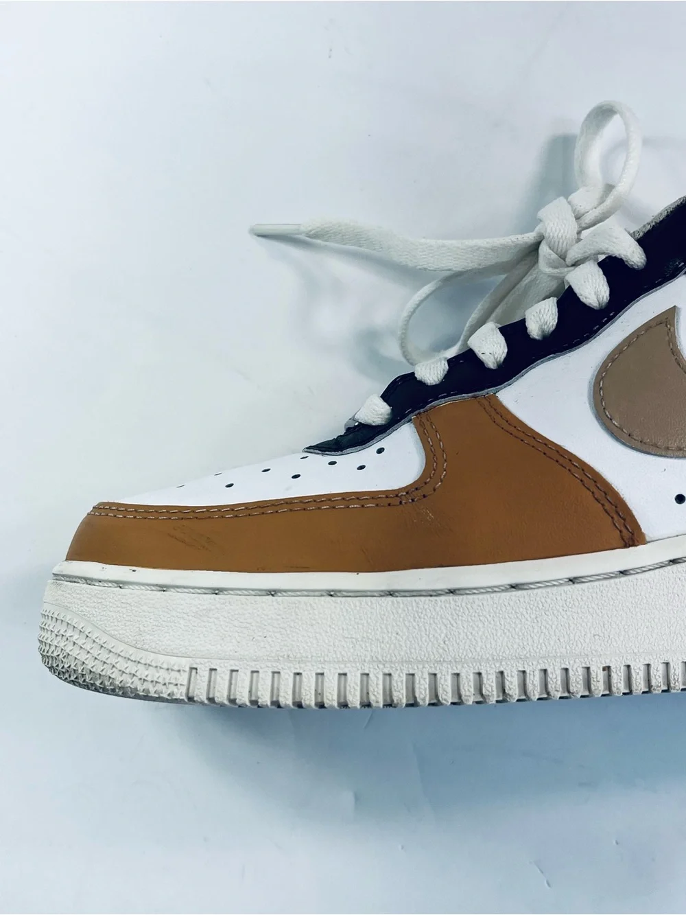 Nike Air Force 1 Low ‘07 Light Brown White Sneakers #DD8969-100 Women’s Size:8